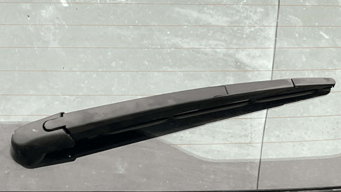 2022 Maruti Grand Vitara ALPHA SMART HYBRID, Petrol, Manual, 1,13,045 km, Rear Wiper