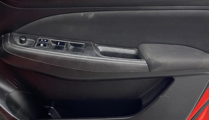 2019 Maruti Swift VXI, Petrol, Manual, 68,492 km, Driver Side Door Panels Control