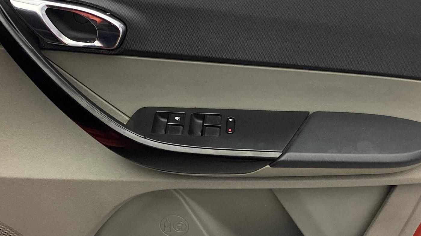 2018 Tata Tiago XZ PETROL, Petrol, Manual, 33,851 km, Driver Side Door Panels Control