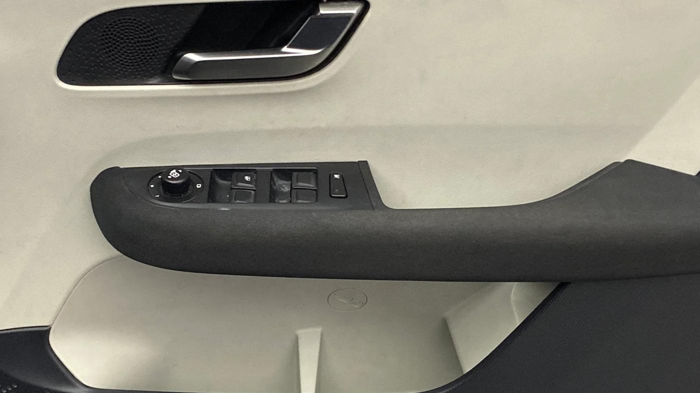2023 Tata ALTROZ XZ PLUS PETROL, Petrol, Manual, 19,744 km, Driver Side Door Panels Control