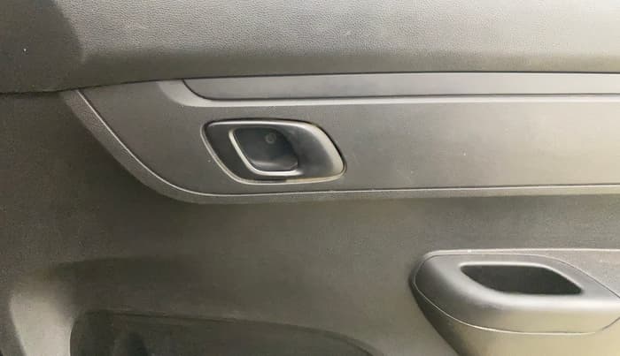2022 Renault Kwid RXL 0.8 (O), Petrol, Manual, 47,598 km, Driver Side Door Panels Control