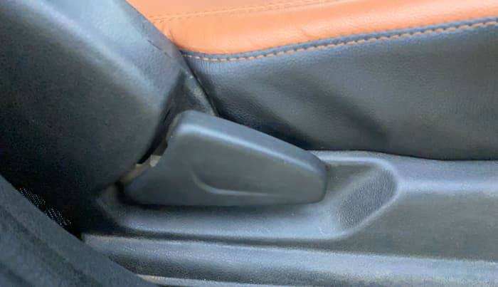 2022 Renault Kwid RXL 0.8 (O), Petrol, Manual, 47,598 km, Driver Side Adjustment Panel