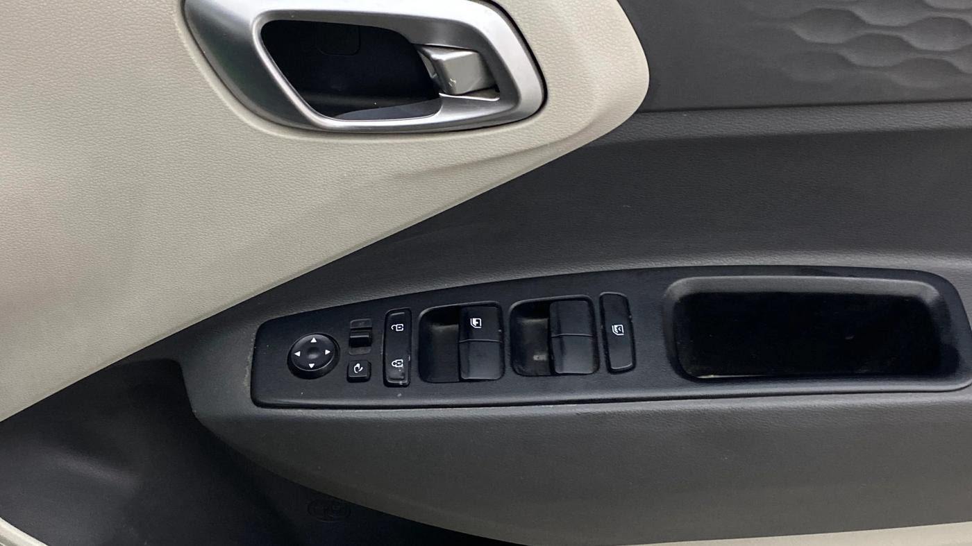 2020 Hyundai AURA SX PLUS 1.2 AMT, Petrol, Automatic, 64,017 km, Driver Side Door Panels Control