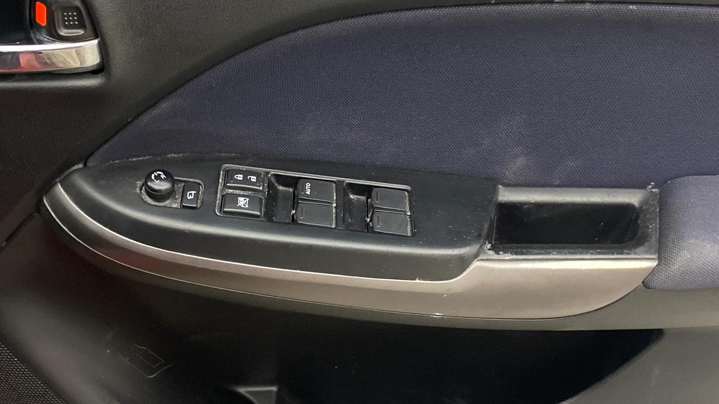 2019 Maruti Baleno ZETA DIESEL 1.3, Diesel, Manual, 1,23,468 km, Driver Side Door Panels Control