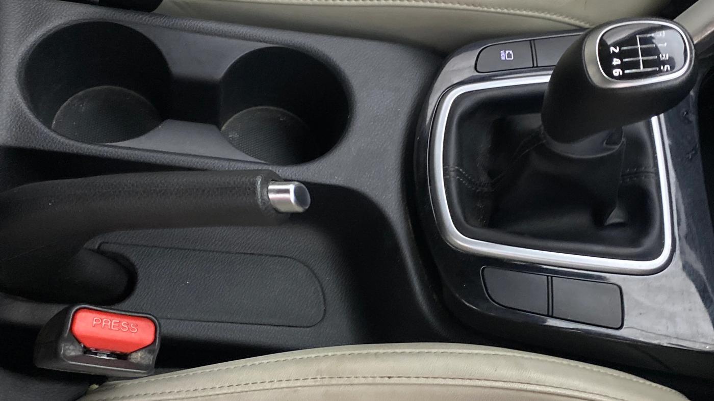2021 KIA SELTOS HTX 1.5 PETROL, Petrol, Manual, 49,623 km, Gear Lever