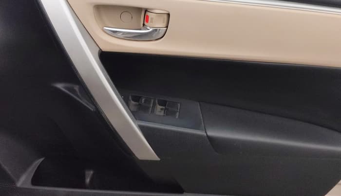 2015 Toyota Corolla Altis GL PETROL, Petrol, Manual, 87,092 km, Driver Side Door Panels Control