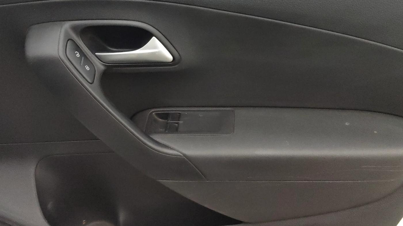 2020 Volkswagen Polo TRENDLINE 1.0L, Petrol, Manual, 80,392 km, Driver Side Door Panels Control