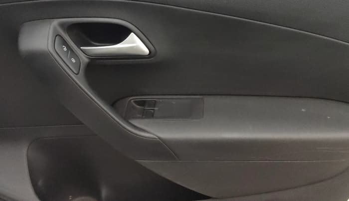 2020 Volkswagen Polo TRENDLINE 1.0L, Petrol, Manual, 80,392 km, Driver Side Door Panels Control