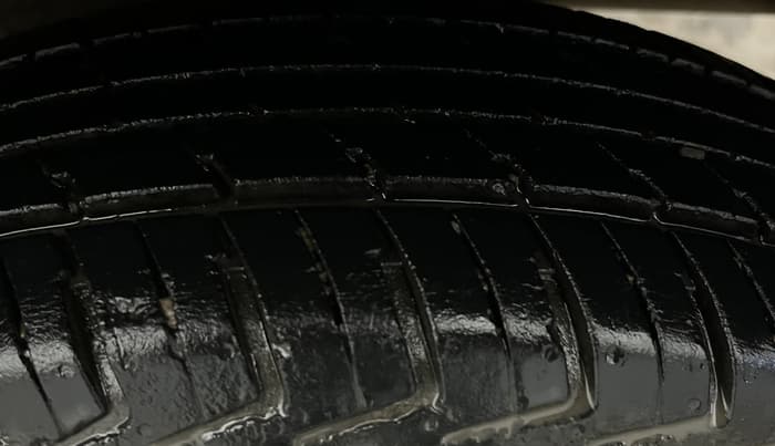 2016 Renault Kwid RXT 0.8, CNG, Manual, 70,860 km, Left Rear Tyre Tread