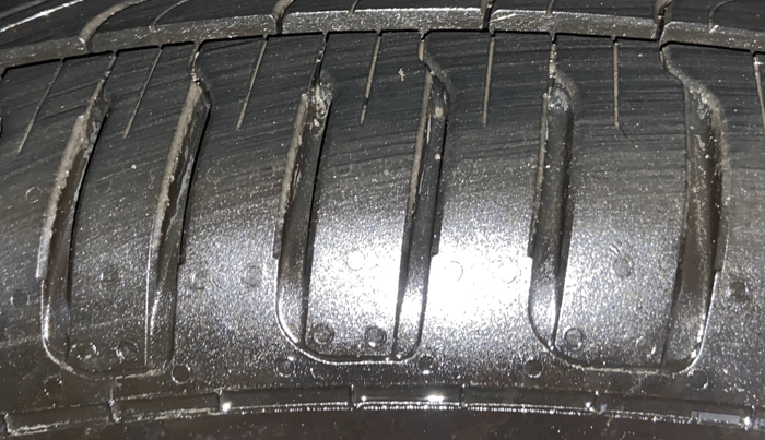 2021 Mahindra XUV300 W8 (O) 1.2 PETROL AMT, Petrol, Automatic, 91,580 km, Right Rear Tyre Tread
