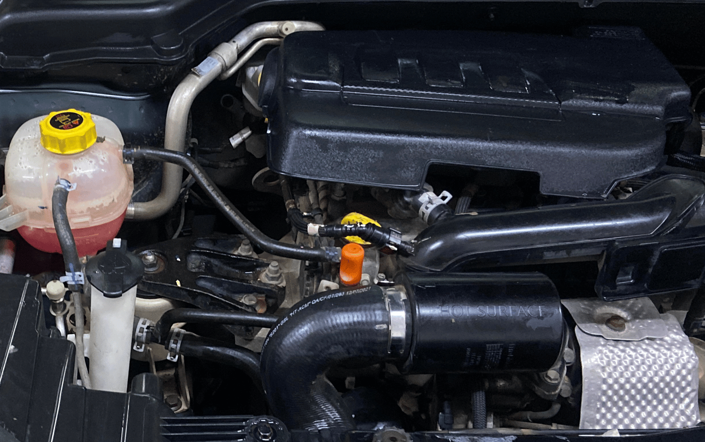 2021 Mahindra XUV300 W8 (O) 1.2 PETROL AMT, Petrol, Automatic, 91,580 km, Engine View - Right