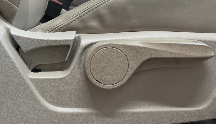 2021 Mahindra XUV300 W8 (O) 1.2 PETROL AMT, Petrol, Automatic, 91,580 km, Driver Side Adjustment Panel