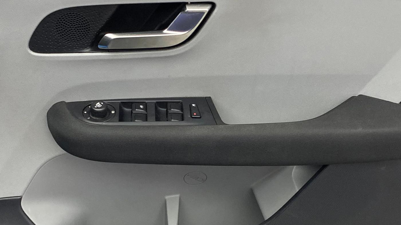 2021 Tata ALTROZ XZ DIESEL, Diesel, Manual, 66,425 km, Driver Side Door Panels Control