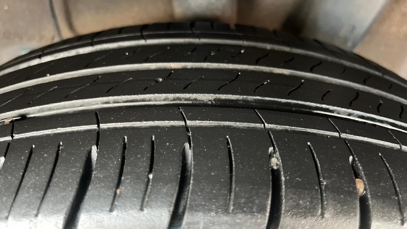 2021 Hyundai AURA SX PLUS 1.2 AMT, Petrol, Automatic, 47,258 km, Left Front Tyre Tread
