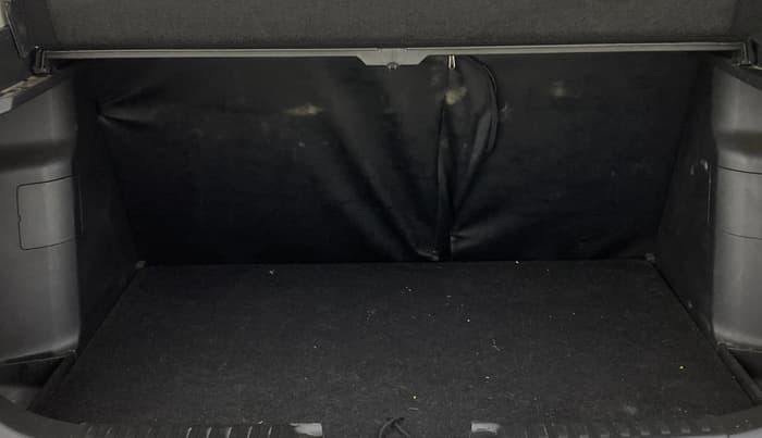 2019 Maruti Vitara Brezza ZDI PLUS AT DUAL TONE, Diesel, Automatic, 67,898 km, Boot Inside