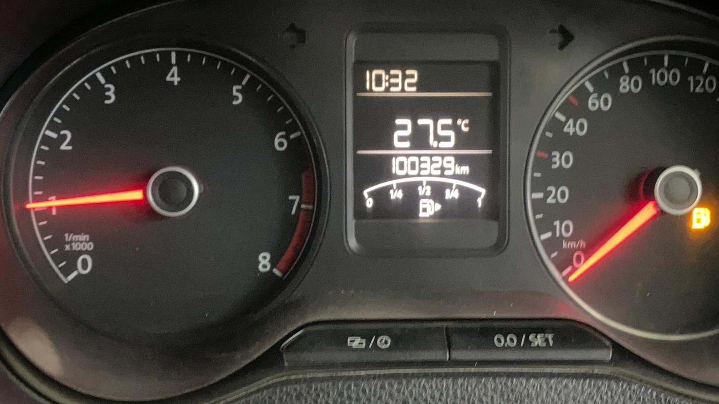 2016 Volkswagen Polo TRENDLINE 1.2L PETROL, Petrol, Manual, 1,00,319 km, Odometer Image