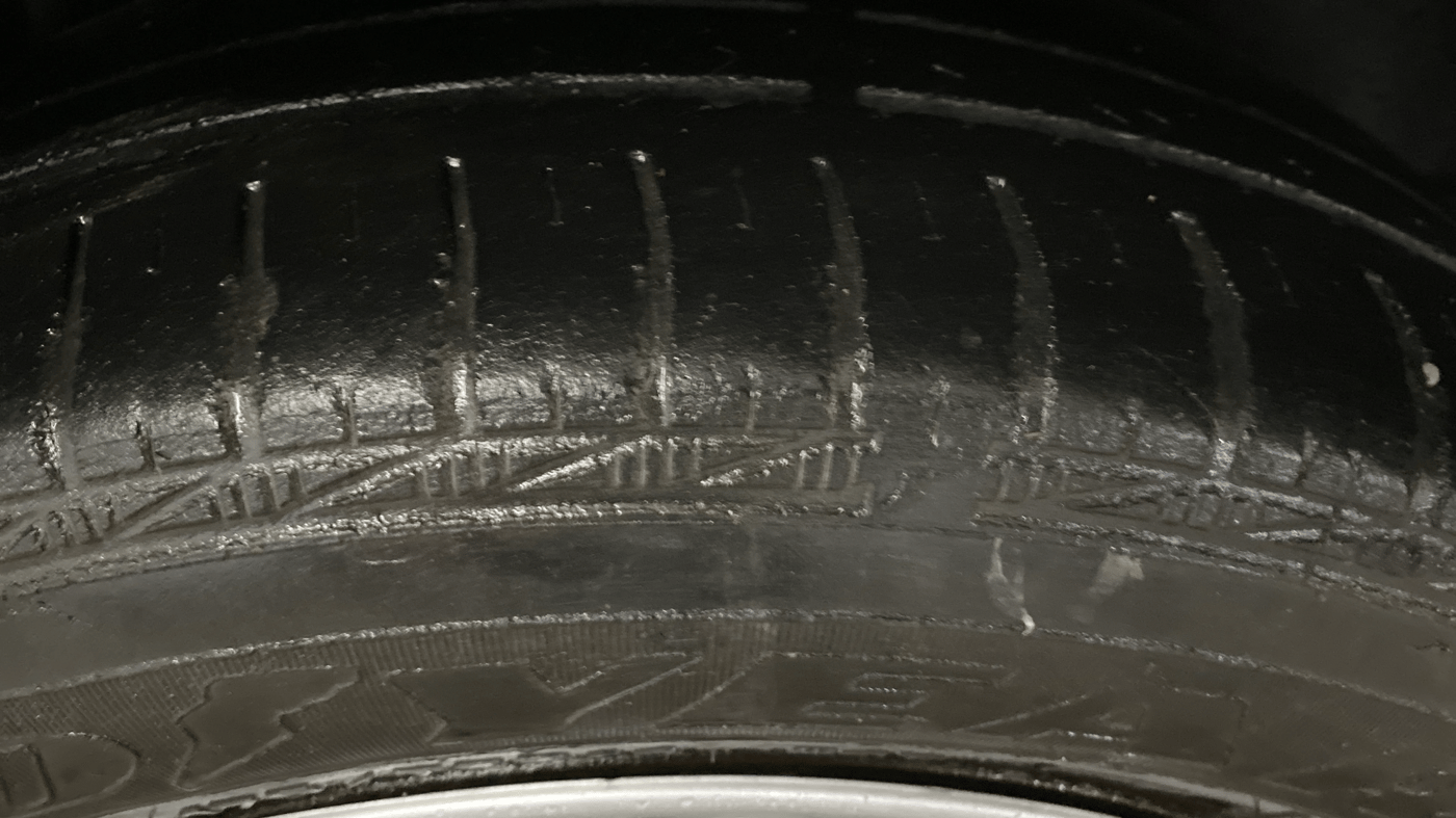 2016 Volkswagen Polo TRENDLINE 1.2L PETROL, Petrol, Manual, 1,00,319 km, Right Front Tyre Tread