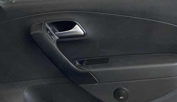 2016 Volkswagen Polo TRENDLINE 1.2L PETROL, Petrol, Manual, 1,00,319 km, Driver Side Door Panels Control