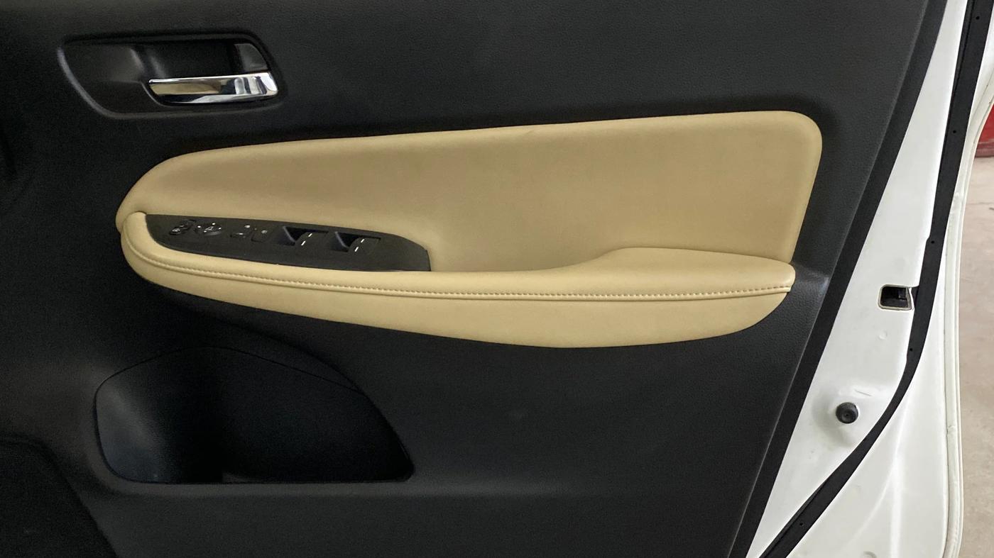 2022 Honda City 1.5L I-VTEC ZX CVT, Petrol, Automatic, 76,464 km, Driver Side Door Panels Control