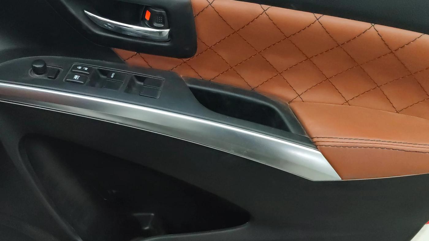2017 Maruti S Cross ZETA 1.3, Diesel, Manual, 1,40,475 km, Driver Side Door Panels Control