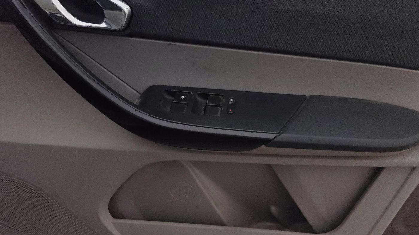2018 Tata Tiago XZA PLUS PETROL, Petrol, Automatic, 1,04,525 km, Driver Side Door Panels Control