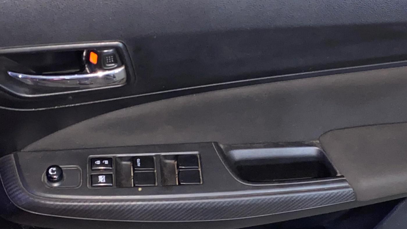2021 Maruti Swift VXI, Petrol, Manual, 59,978 km, Driver Side Door Panels Control