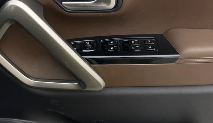 2024 Mahindra SCORPIO-N Z8 Select Diesel AT 2WD, Diesel, Automatic, 11,819 km, Driver Side Door Panels Control