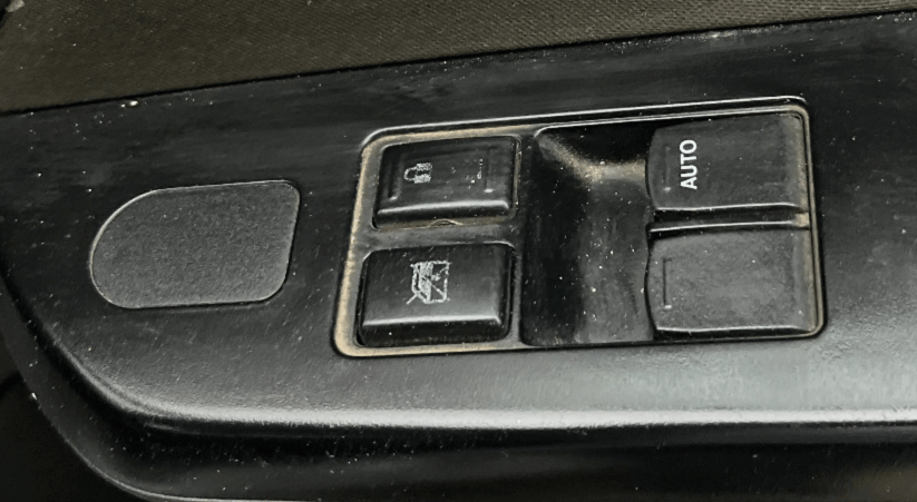 2015 Maruti Swift LXI (O), Petrol, Manual, 65,661 km, Driver Side Door Panels Control