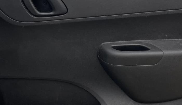 2021 Renault Kwid RXT 1.0 AMT (O), Petrol, Automatic, 31,286 km, Driver Side Door Panels Control