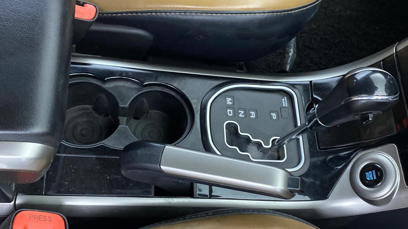 2020 Mahindra XUV500 W11 AT, Diesel, Automatic, 1,40,338 km, Gear Lever