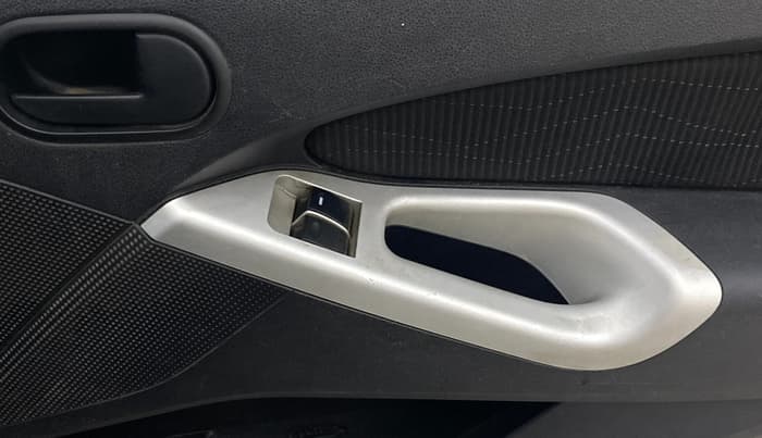 2013 Ford Figo ZXI 1.2 PETROL, Petrol, Manual, 90,974 km, Driver Side Door Panels Control