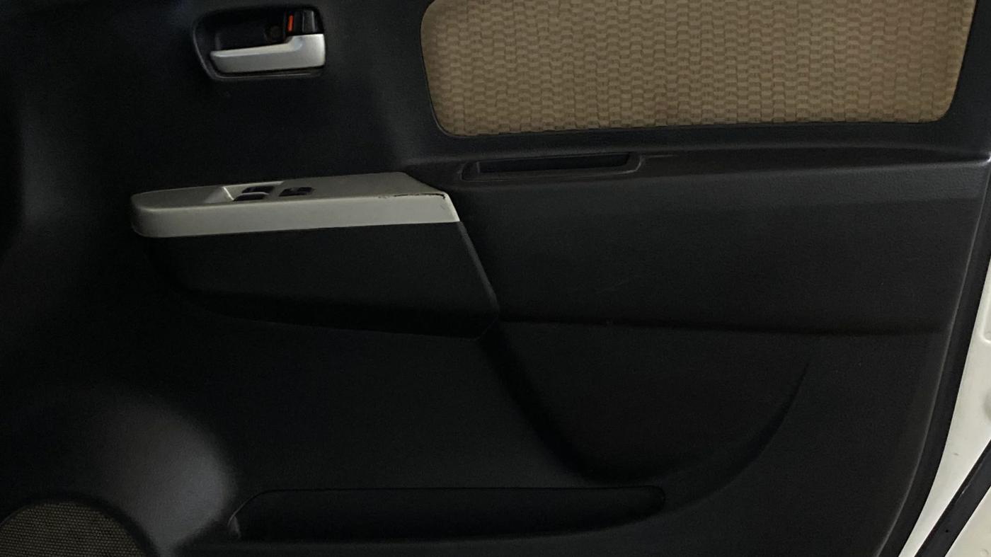 2018 Maruti Wagon R 1.0 LXI, Petrol, Manual, 58,764 km, Driver Side Door Panels Control