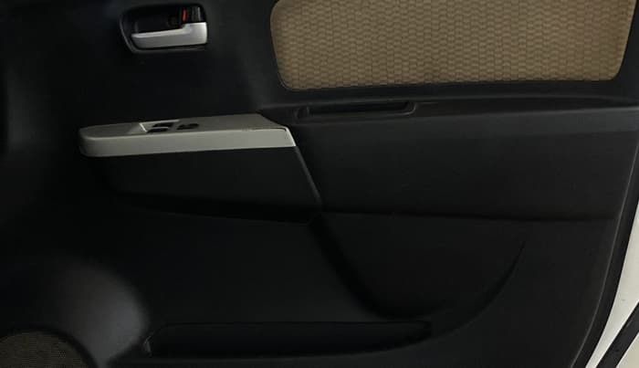 2018 Maruti Wagon R 1.0 LXI, Petrol, Manual, 58,764 km, Driver Side Door Panels Control