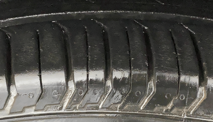 2022 Tata PUNCH ADVENTURE MT, Petrol, Manual, 20,242 km, Left Front Tyre Tread