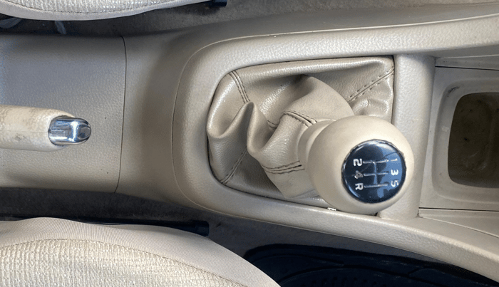 2015 Maruti Swift Dzire VXI, Petrol, Manual, 96,118 km, Gear Lever