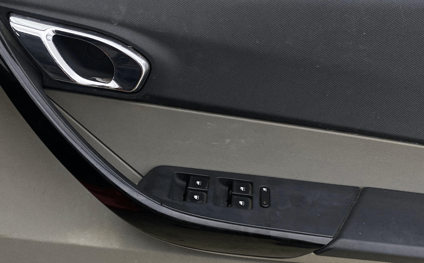 2016 Tata Tiago XZ PETROL, Petrol, Manual, 34,253 km, Driver Side Door Panels Control