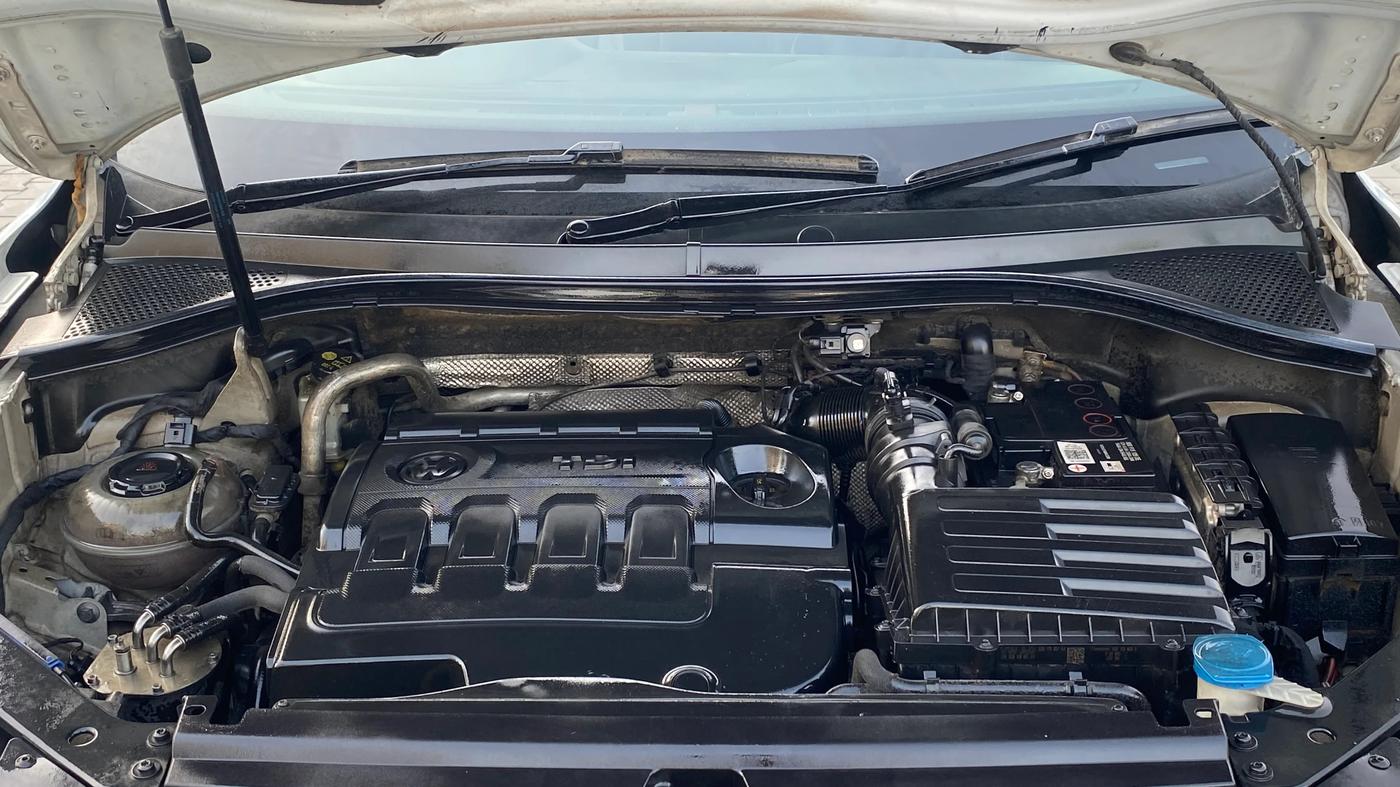 2018 Volkswagen TIGUAN HIGHLINE TDI AT, Diesel, Automatic, 1,43,834 km, Engine View