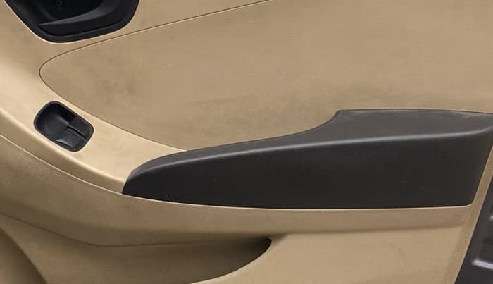 2018 Hyundai Eon MAGNA +, Petrol, Manual, 66,201 km, Driver Side Door Panels Control