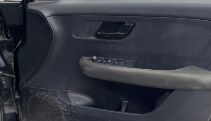 2021 Tata ALTROZ XZ PLUS PETROL DARK EDITION, Petrol, Manual, 40,272 km, Driver Side Door Panels Control