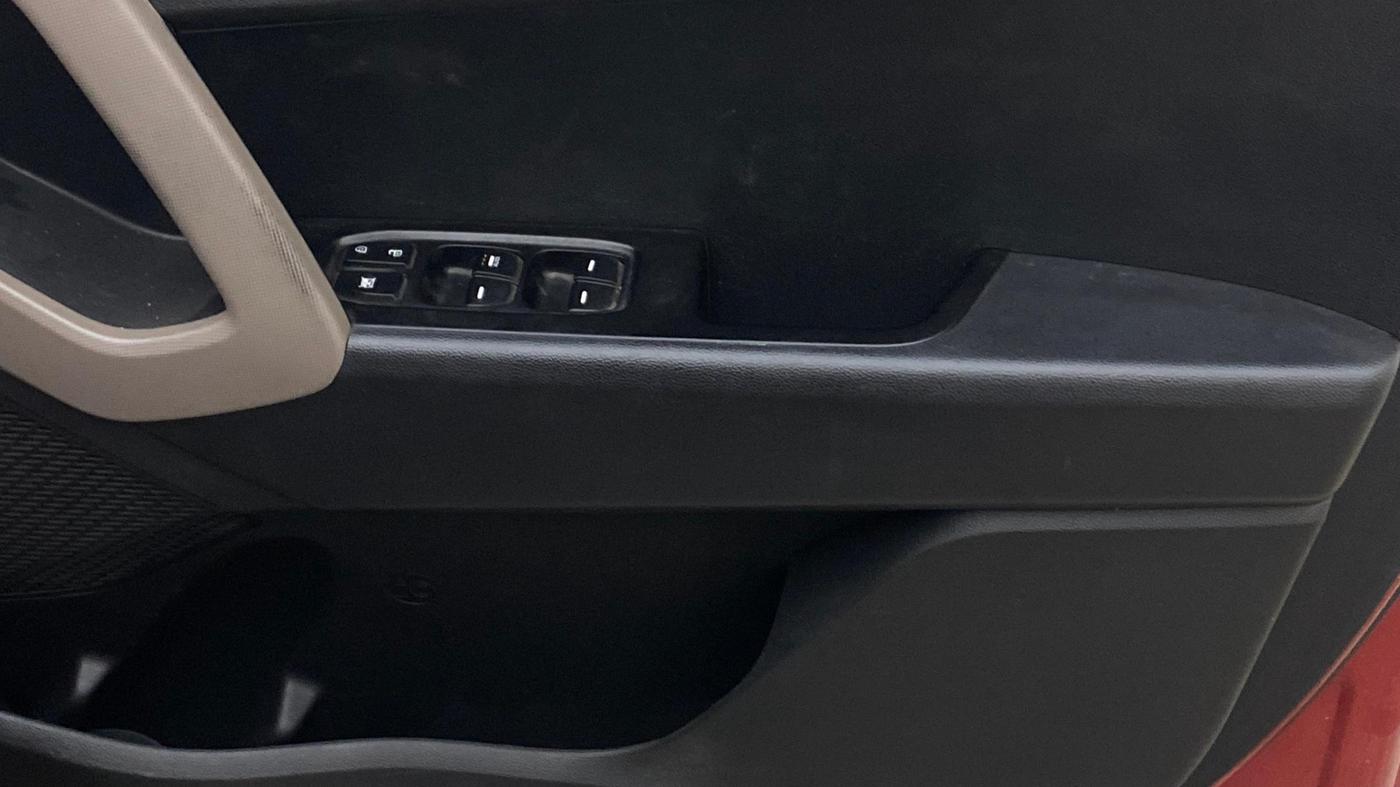 2015 Hyundai Creta SX PLUS 1.6 PETROL, Petrol, Manual, 1,05,261 km, Driver Side Door Panels Control
