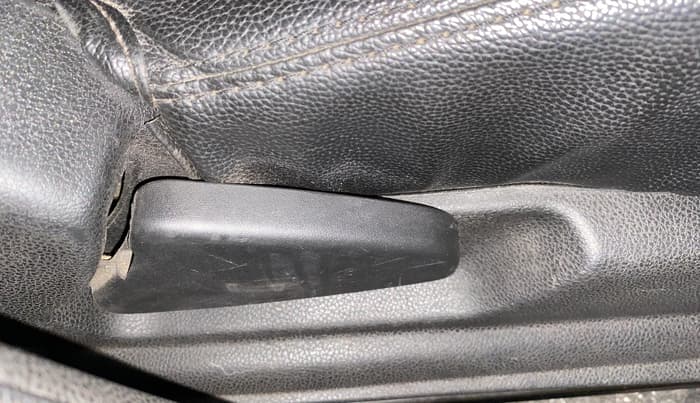 2018 Renault Kwid RXT 0.8, Petrol, Manual, 46,440 km, Driver Side Adjustment Panel