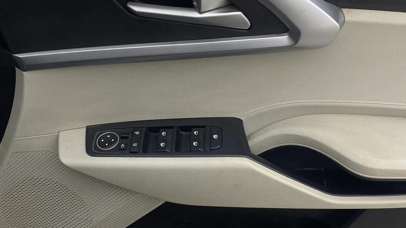 2022 KIA CARENS PRESTIGE PLUS 1.4 PETROL DCT 7 STR, Petrol, Automatic, 73,096 km, Driver Side Door Panels Control