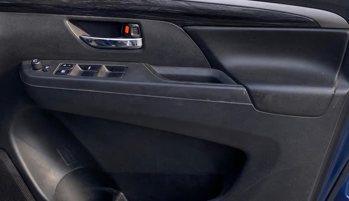 2019 Maruti XL6 ALPHA AT, Petrol, Automatic, 1,24,575 km, Driver Side Door Panels Control