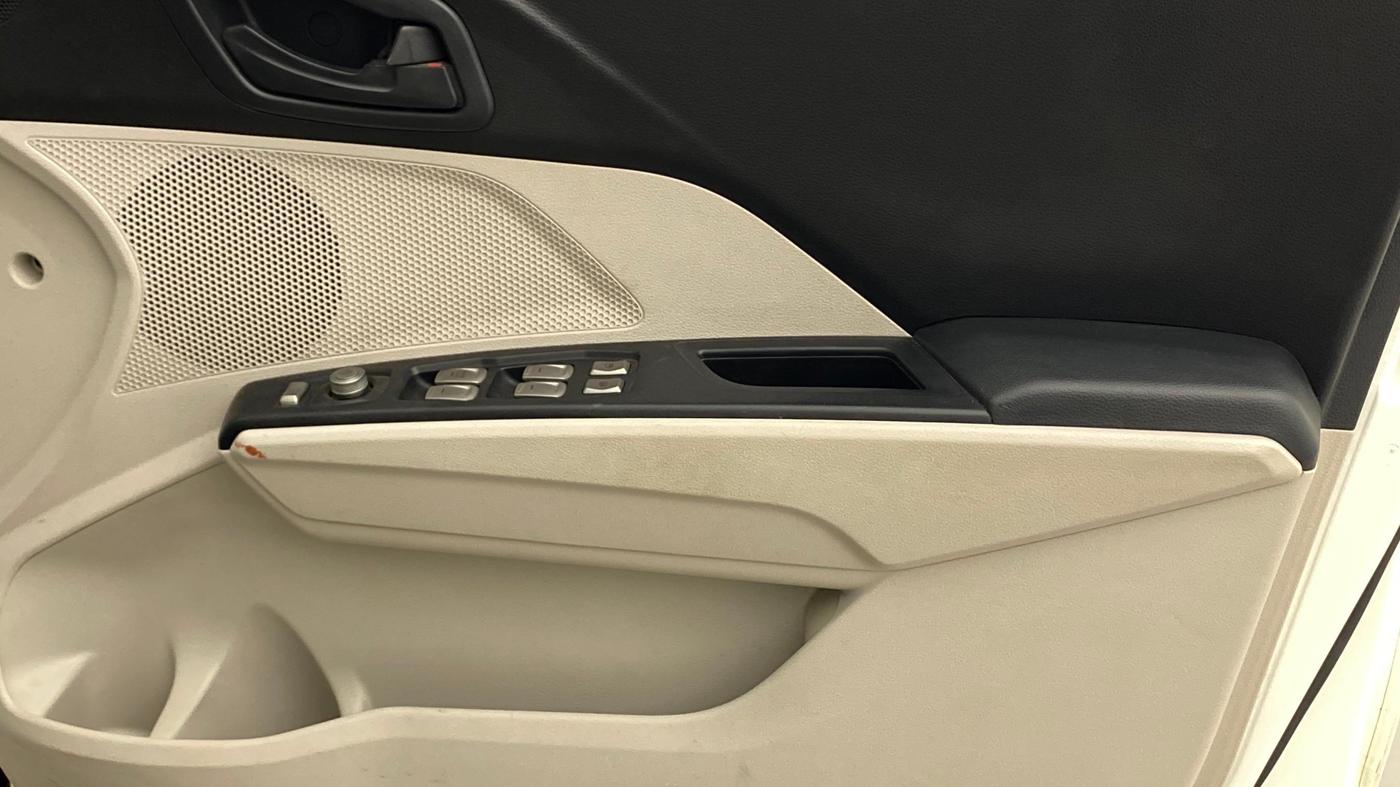 2022 Mahindra XUV300 W6 1.5 DIESEL AMT, Diesel, Automatic, 67,327 km, Driver Side Door Panels Control