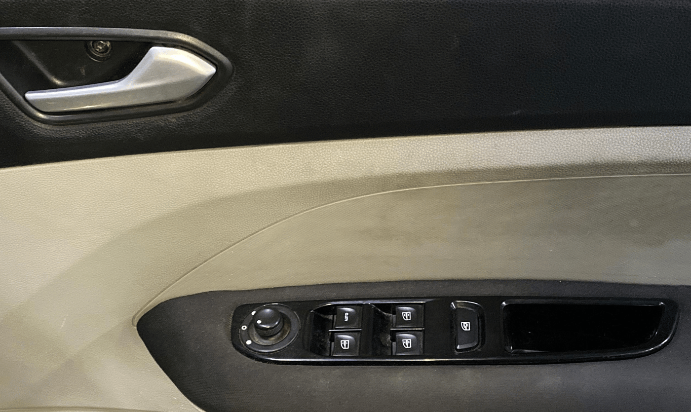 2019 Renault TRIBER RXZ, Petrol, Manual, 92,233 km, Driver Side Door Panels Control