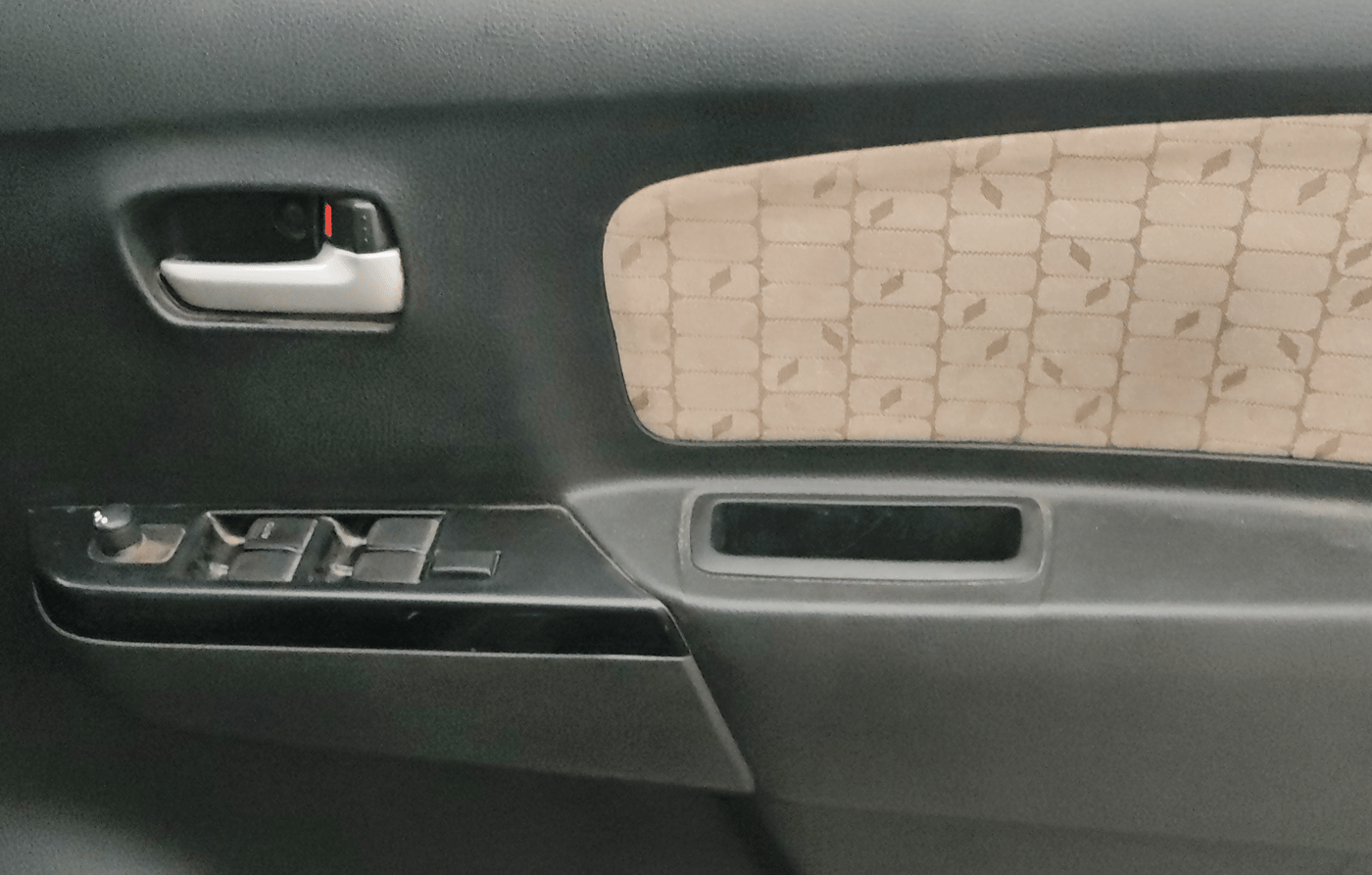 2017 Maruti Wagon R 1.0 VXI+ AMT, Petrol, Automatic, 76,813 km, Driver Side Door Panels Control