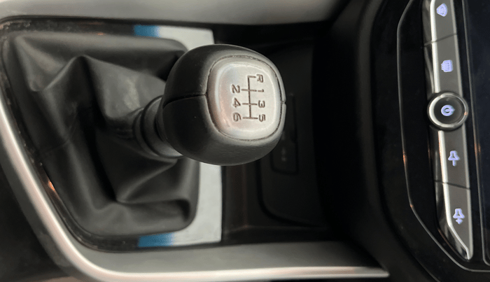 2021 MG HECTOR PLUS SUPER 1.5 PETROL TURBO HYBRID MT 7-STR, Petrol, Manual, 37,964 km, Gear Lever