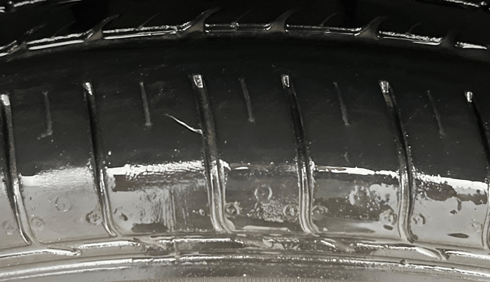 2021 MG HECTOR PLUS SUPER 1.5 PETROL TURBO HYBRID MT 7-STR, Petrol, Manual, 37,964 km, Right Front Tyre Tread