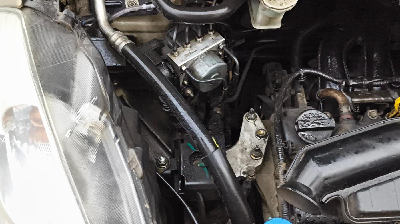 2016 Maruti Ertiga VXI AT, Petrol, Automatic, 1,17,083 km, Engine View - Right