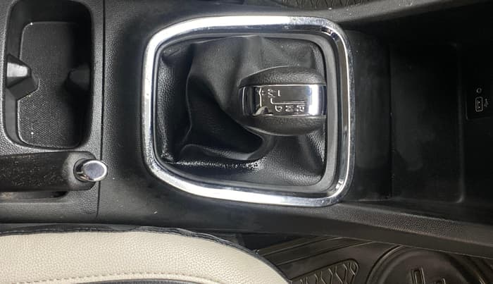 2020 Renault TRIBER RXZ AMT, Petrol, Automatic, 70,819 km, Gear Lever